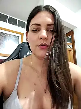 Mia Hampton online show from April 4, 9:10 pm