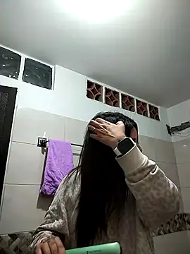 Mia Hampton online show from February 13, 1:00 pm