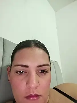 Mia Hampton online show from May 15, 6:39 pm