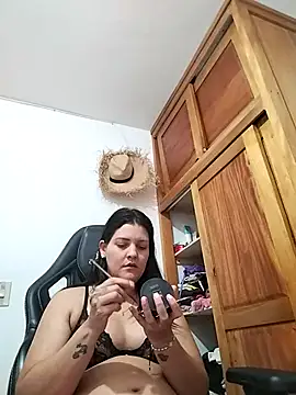 Snapshot of Mia_Hampton chatting on September 21, 5:18 pm Mia Hampton online show from September 21, 5:18 pm