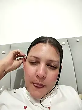 Mia Hampton online show from April 2, 8:59 pm
