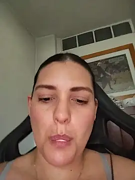 Snapshot of Mia_Hampton chatting on June 7, 8:58 pm Mia Hampton online show from June 7, 8:58 pm