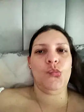 Mia Hampton online show from April 16, 9:37 pm