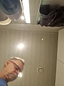 Snapshot of DarrenSullivanSlut chatting on February 24, 7:33 am DarrenSullivanSlut online show from February 24, 7:33 am