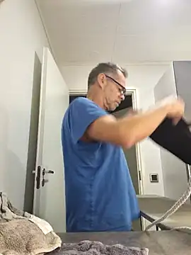 Snapshot of DarrenSullivanSlut chatting on December 3, 8:03 am DarrenSullivanSlut online show from December 3, 8:03 am