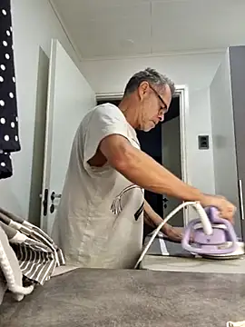 Snapshot of DarrenSullivanSlut chatting on February 18, 7:10 am DarrenSullivanSlut online show from February 18, 7:10 am