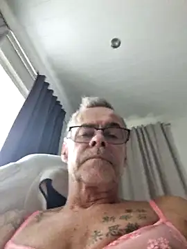 Snapshot of DarrenSullivanSlut chatting on February 9, 9:29 am DarrenSullivanSlut online show from February 9, 9:29 am