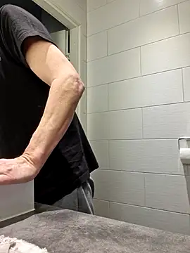 Snapshot of DarrenSullivanSlut chatting on February 23, 9:10 am DarrenSullivanSlut online show from February 23, 9:10 am