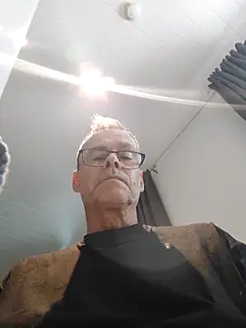 Snapshot of DarrenSullivanSlut chatting on February 24, 12:59 pm DarrenSullivanSlut online show from February 24, 12:59 pm