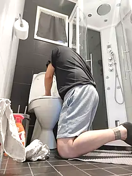 Snapshot of DarrenSullivanSlut chatting on March 18, 12:06 pm DarrenSullivanSlut online show from March 18, 12:06 pm