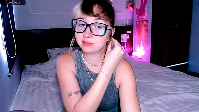 Cosmo Riri online show from September 25, 5:02 am