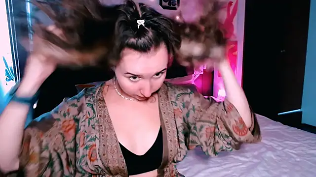 Cosmo Riri online show from November 8, 5:11 am