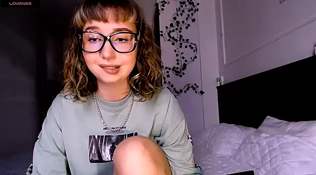 Cosmo Riri online show from December 22, 7:00 am