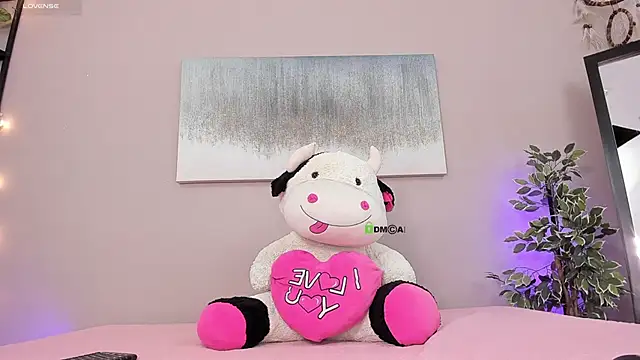 Briana Wells  online show from October 9, 1:33 pm