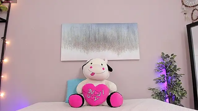 Briana Wells  online show from October 31, 1:30 pm