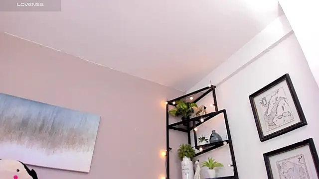 Briana Wells  online show from March 26, 12:36 pm