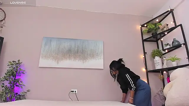 Briana Wells  online show from April 18, 12:29 pm