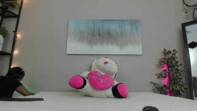 Briana Wells  online show from November 1, 1:38 pm