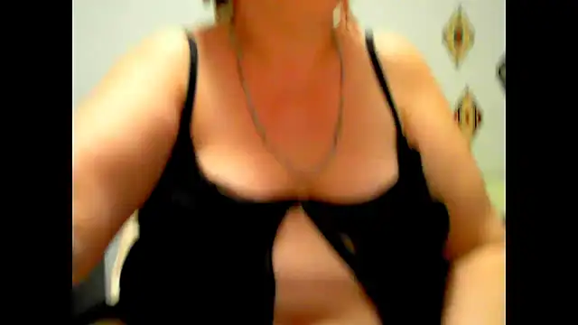 Snapshot of Hyllda chatting on June 17, 9:03 pm Hyllda online show from June 17, 9:03 pm