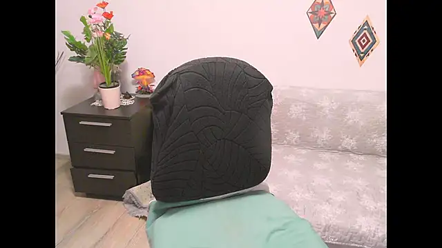 Hyllda online show from October 8, 9:15 pm