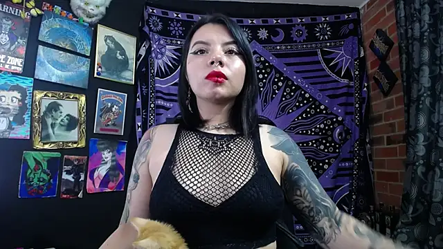 Yourmadame P online show from November 25, 11:48 pm