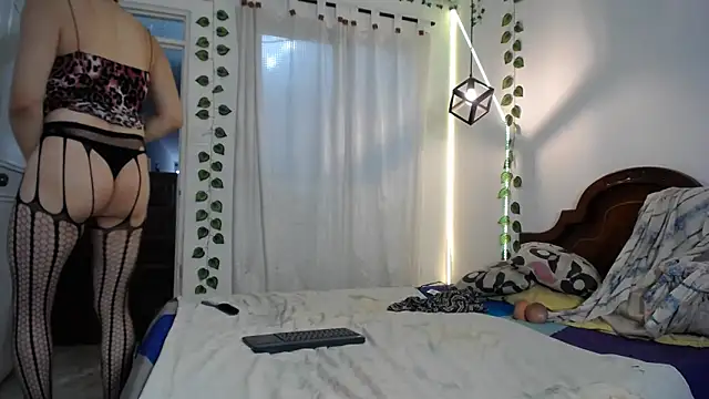 ivonne  hott1 online show from February 21, 6:21 pm