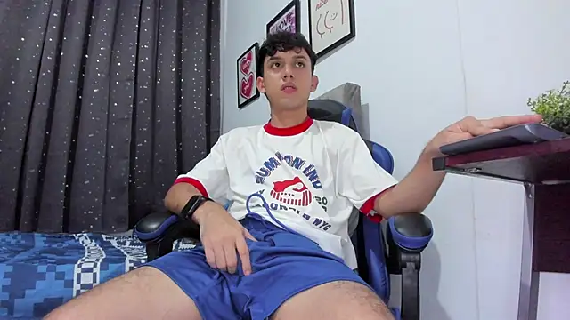 Snapshot of The_skinnyguys chatting on November 2, 10:59 pm The skinnyguys online show from November 2, 10:59 pm