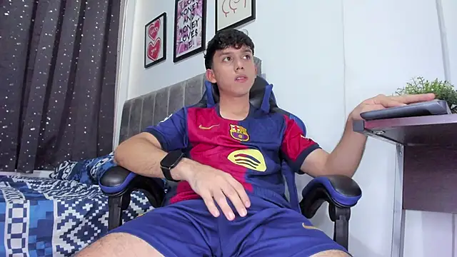 Snapshot of The_skinnyguys chatting on November 15, 10:03 pm The skinnyguys online show from November 15, 10:03 pm