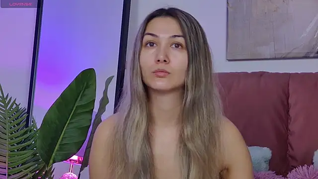 NicolLopeze online show from November 17, 6:50 am