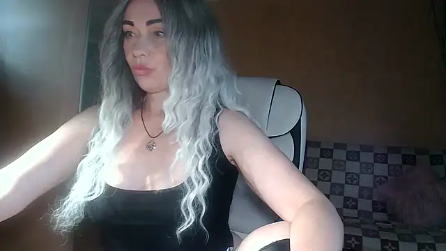 Snapshot of Roxolana_Drim chatting on July 8, 11:22 am Roxolana Drim online show from July 8, 11:22 am