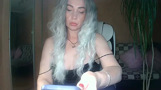 Snapshot of Roxolana_Drim chatting on July 4, 11:05 am Roxolana Drim online show from July 4, 11:05 am