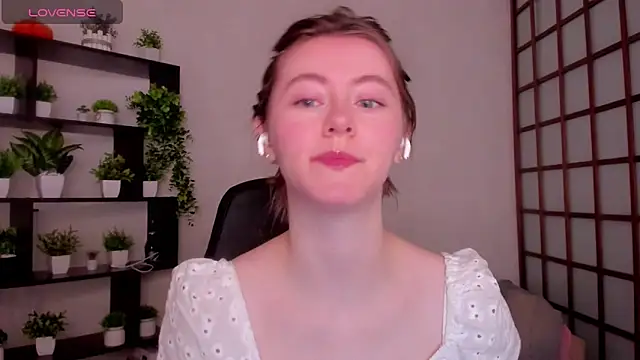 KateCuddle online show from February 18, 2:53 am