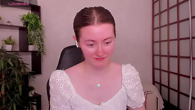 Snapshot of KateCuddle chatting on July 2, 3:23 am KateCuddle online show from July 2, 3:23 am