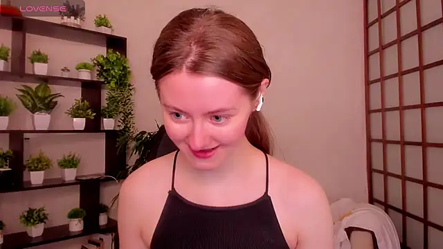 Snapshot of KateCuddle chatting on May 4, 2:04 am KateCuddle online show from May 4, 2:04 am