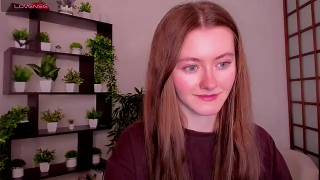 KateCuddle online show from December 1, 2:01 am