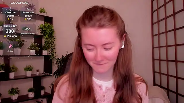 Snapshot of KateCuddle chatting on May 1, 2:49 am KateCuddle online show from May 1, 2:49 am