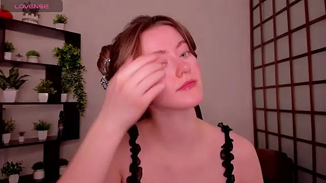 KateCuddle online show from February 13, 2:22 am