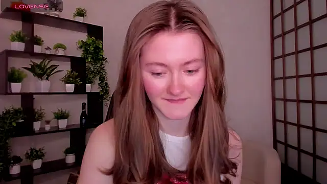 KateCuddle online show from February 3, 2:53 am