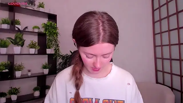 KateCuddle online show from November 26, 2:22 am