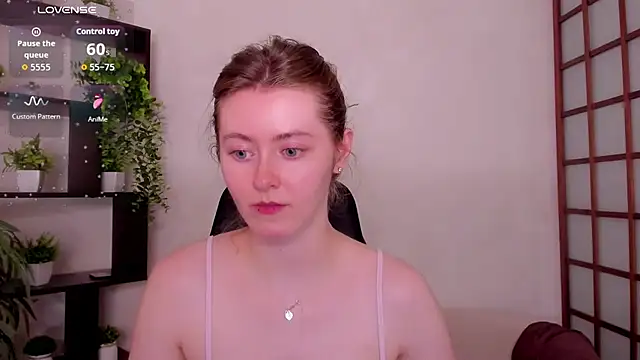 Snapshot of KateCuddle chatting on July 7, 7:34 am KateCuddle online show from July 7, 7:34 am