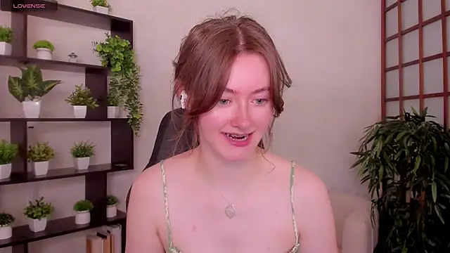 Snapshot of KateCuddle chatting on July 17, 2:20 am KateCuddle online show from July 17, 2:20 am