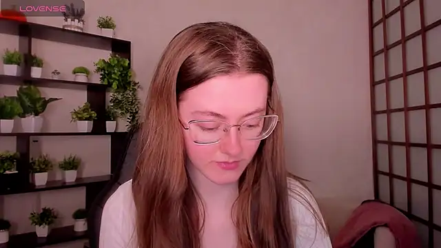 Snapshot of KateCuddle chatting on May 14, 2:08 am KateCuddle online show from May 14, 2:08 am
