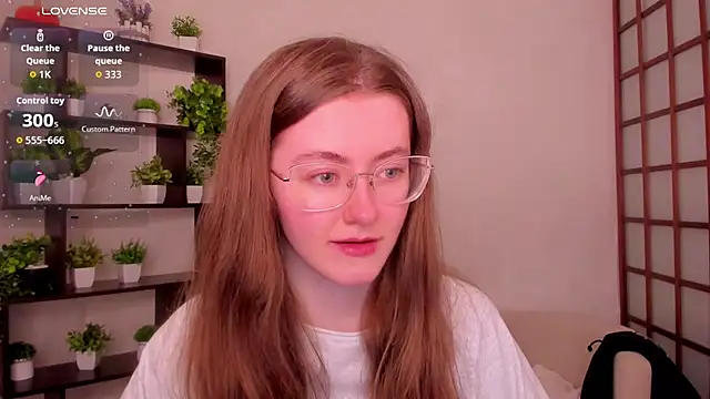 Snapshot of KateCuddle chatting on May 13, 1:56 am KateCuddle online show from May 13, 1:56 am