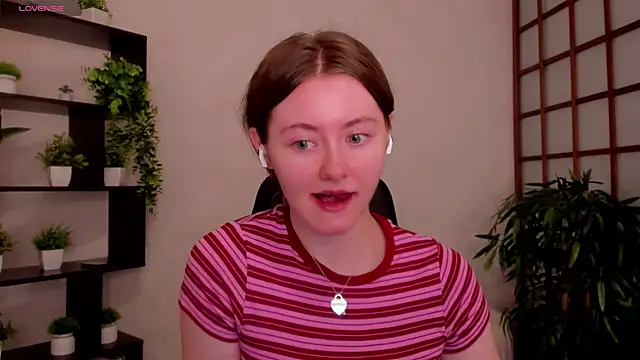 Snapshot of KateCuddle chatting on July 28, 2:19 am KateCuddle online show from July 28, 2:19 am