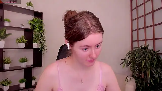 Snapshot of KateCuddle chatting on July 30, 2:21 am KateCuddle online show from July 30, 2:21 am