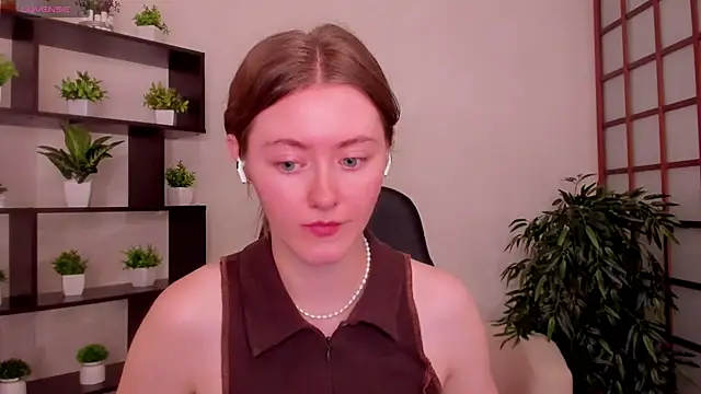 Snapshot of KateCuddle chatting on August 5, 2:38 am KateCuddle online show from August 5, 2:38 am