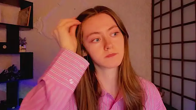 KateCuddle online show from March 3, 2:33 am