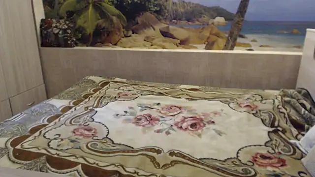 Snapshot of Aphelandra chatting on March 18, 1:01 pm Aphelandra online show from March 18, 1:01 pm