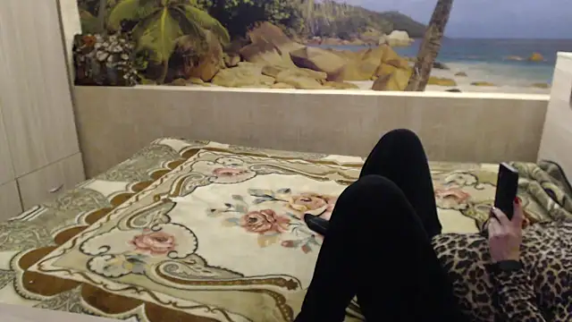 Snapshot of Aphelandra chatting on March 18, 4:06 pm Aphelandra online show from March 18, 4:06 pm