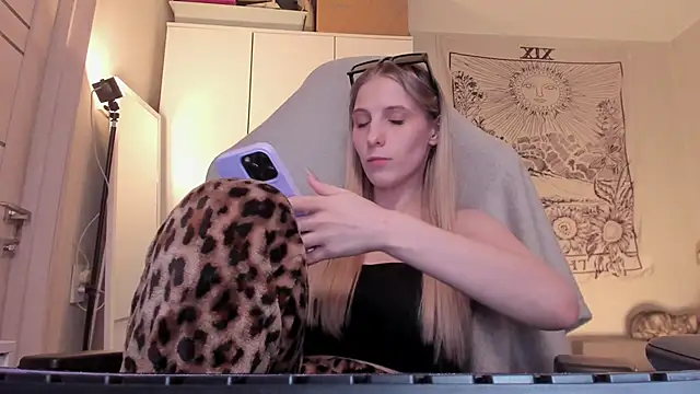 Anna Fink online show from March 11, 8:14 pm